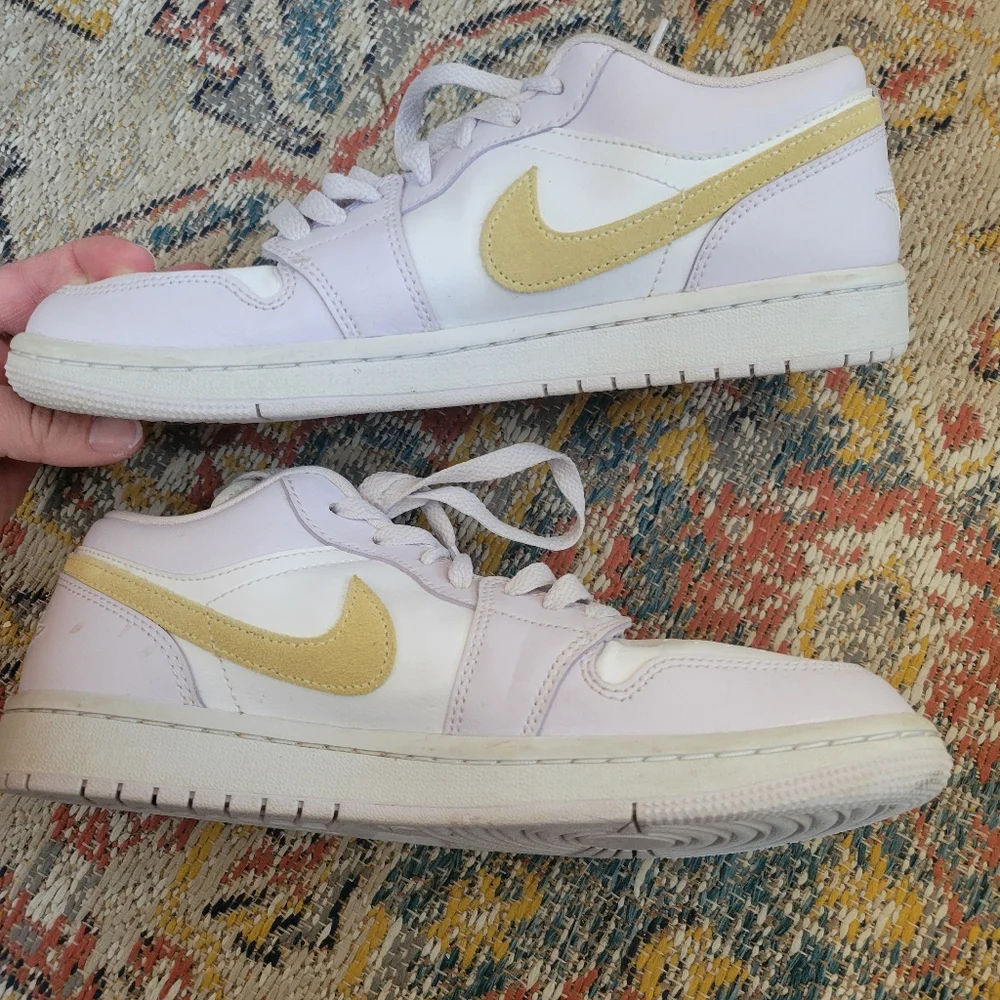 Air Jordan Nike 1 Low In Barely Grape